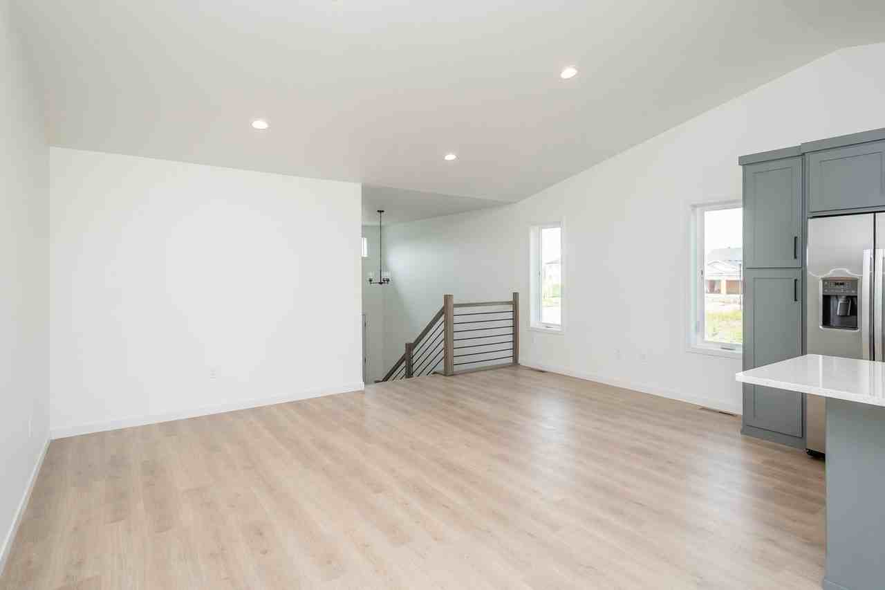 6035 8th St W - Photo 4 of 50