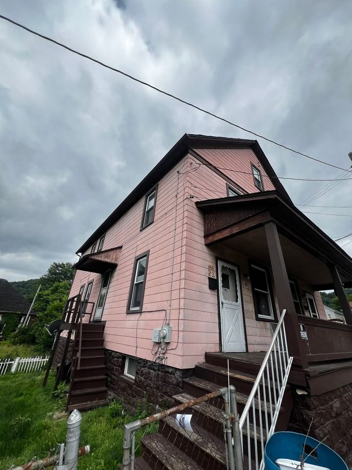 21-23 Locust St - Photo 2 of 12