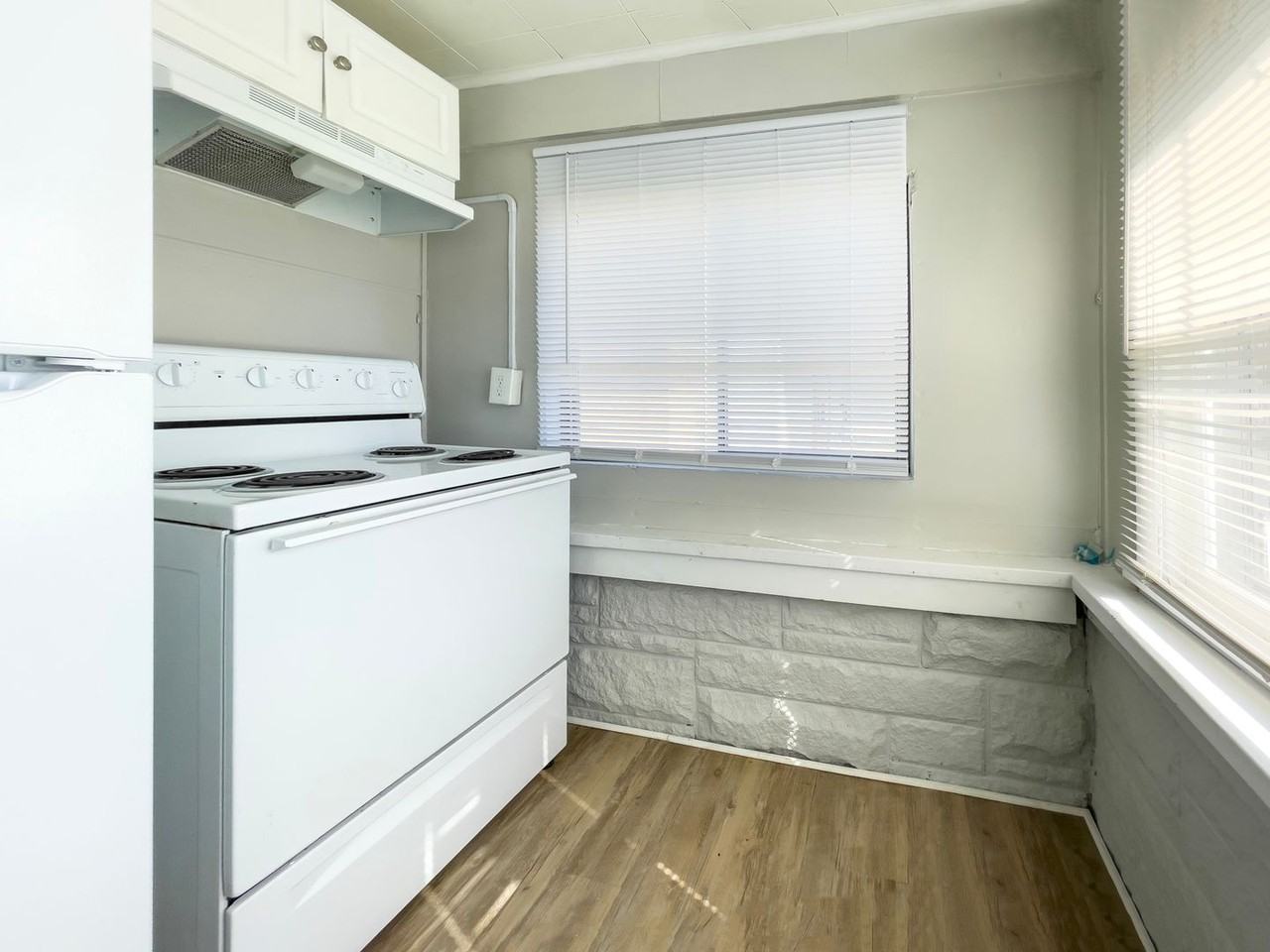 2106 W. Main St - Photo 4 of 33