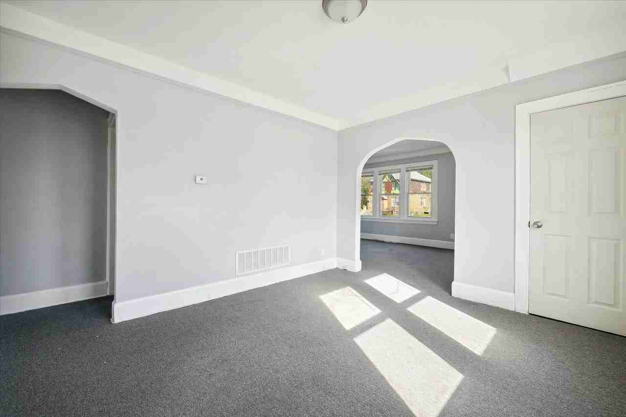 15258 Evanston - THM Capital LLC - Photo 3 of 10