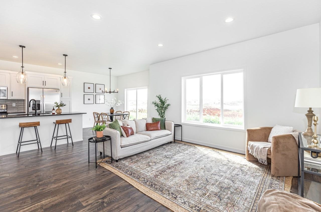 5555 Lori Ln W - Photo 3 of 50