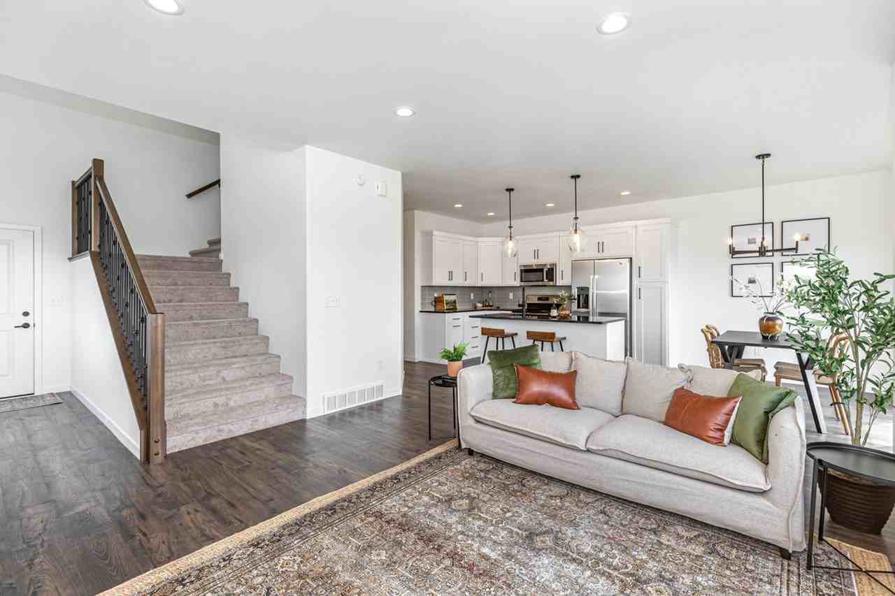 5555 Lori Ln W - Photo 4 of 50