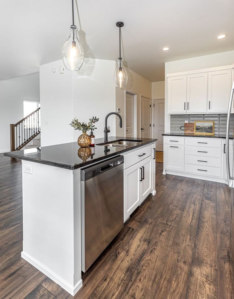 5555 Lori Ln W - Photo 5 of 50