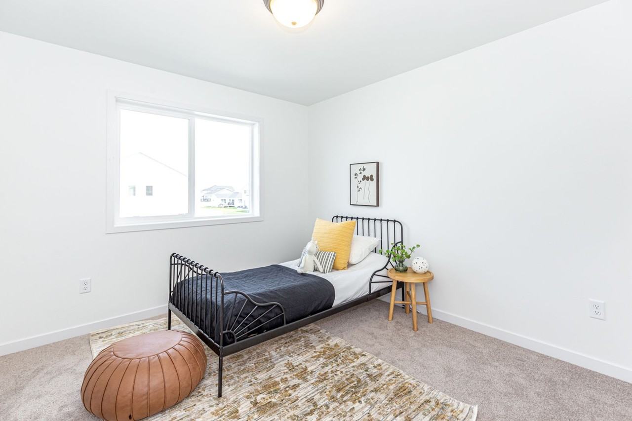 5555 Lori Ln W - Photo 6 of 50