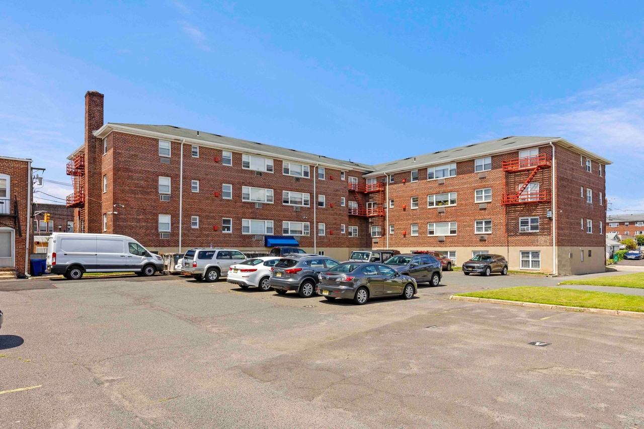 Ridgeview Apartments - Photo 3 of 5