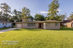 featured image of 2420 Louisiana St