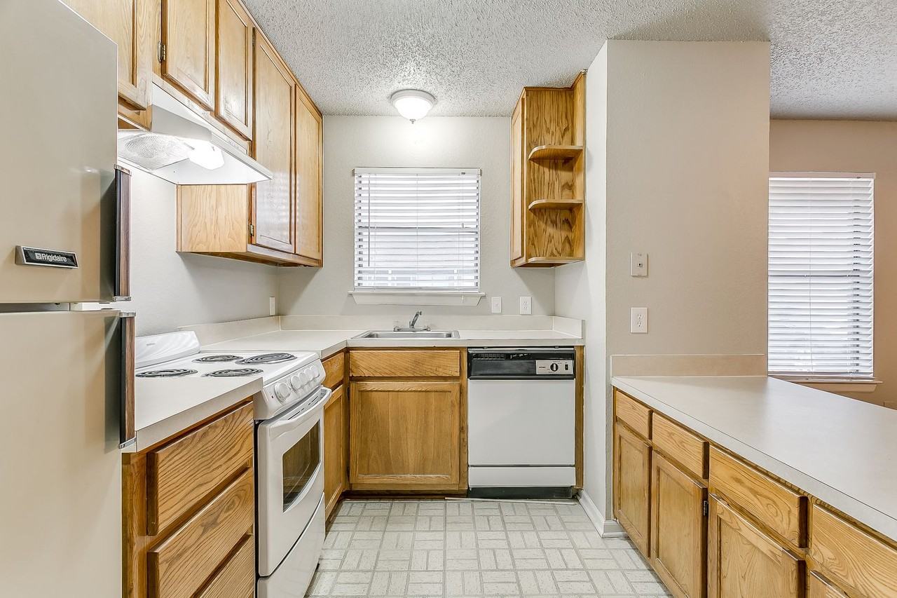 209 N Texas 1 - Photo 3 of 9