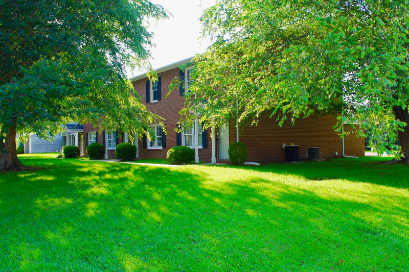 3201 Crestwood Dr - Photo 2 of 12