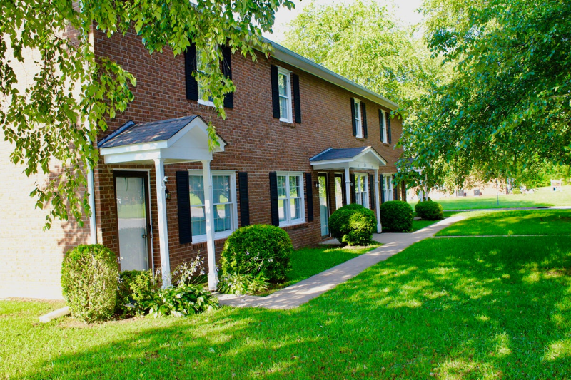 3201 Crestwood Dr - Photo 4 of 12