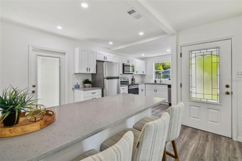 908 E Cayuga St - Photo 4 of 21