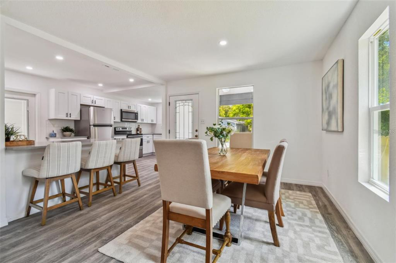 908 E Cayuga St - Photo 5 of 21