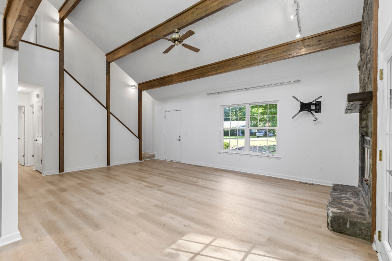 240 N Cedarbrook Dr - Photo 4 of 18