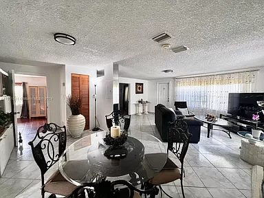 1465 Swway #A - Photo 3 of 9