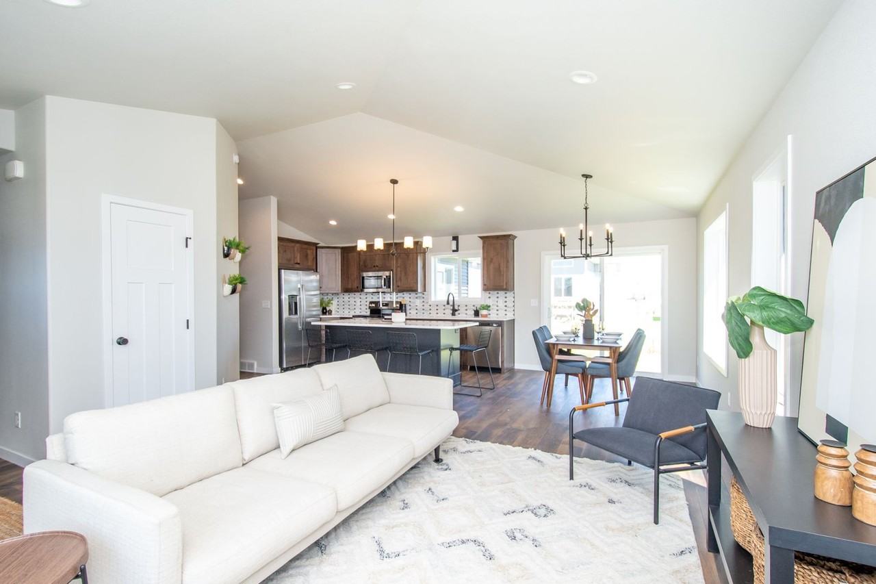 6183 Martin Ln W - Photo 5 of 50