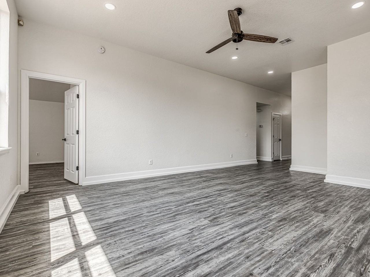10640 Nw 34th St - Photo 3 of 31