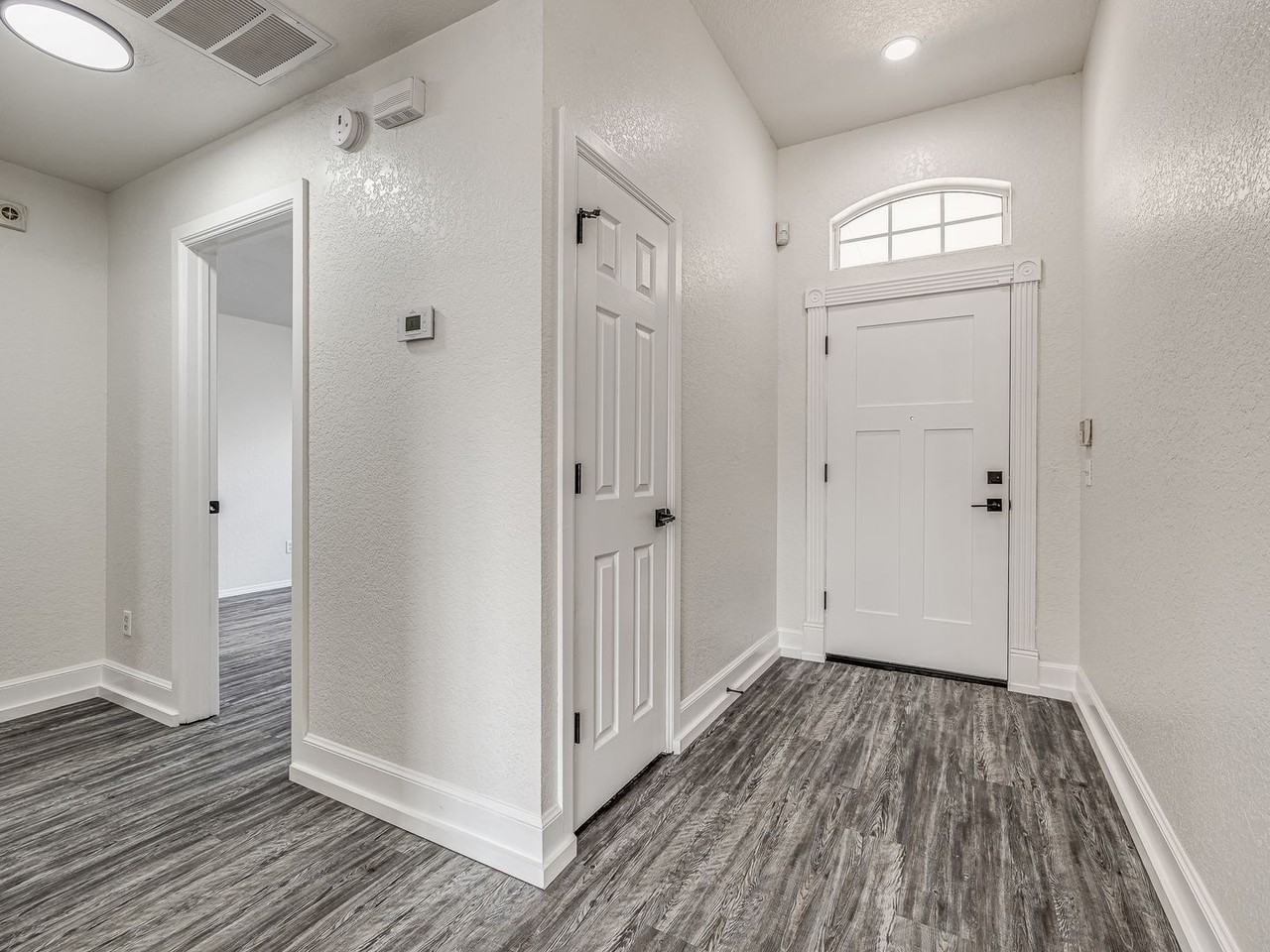 10640 Nw 34th St - Photo 4 of 31