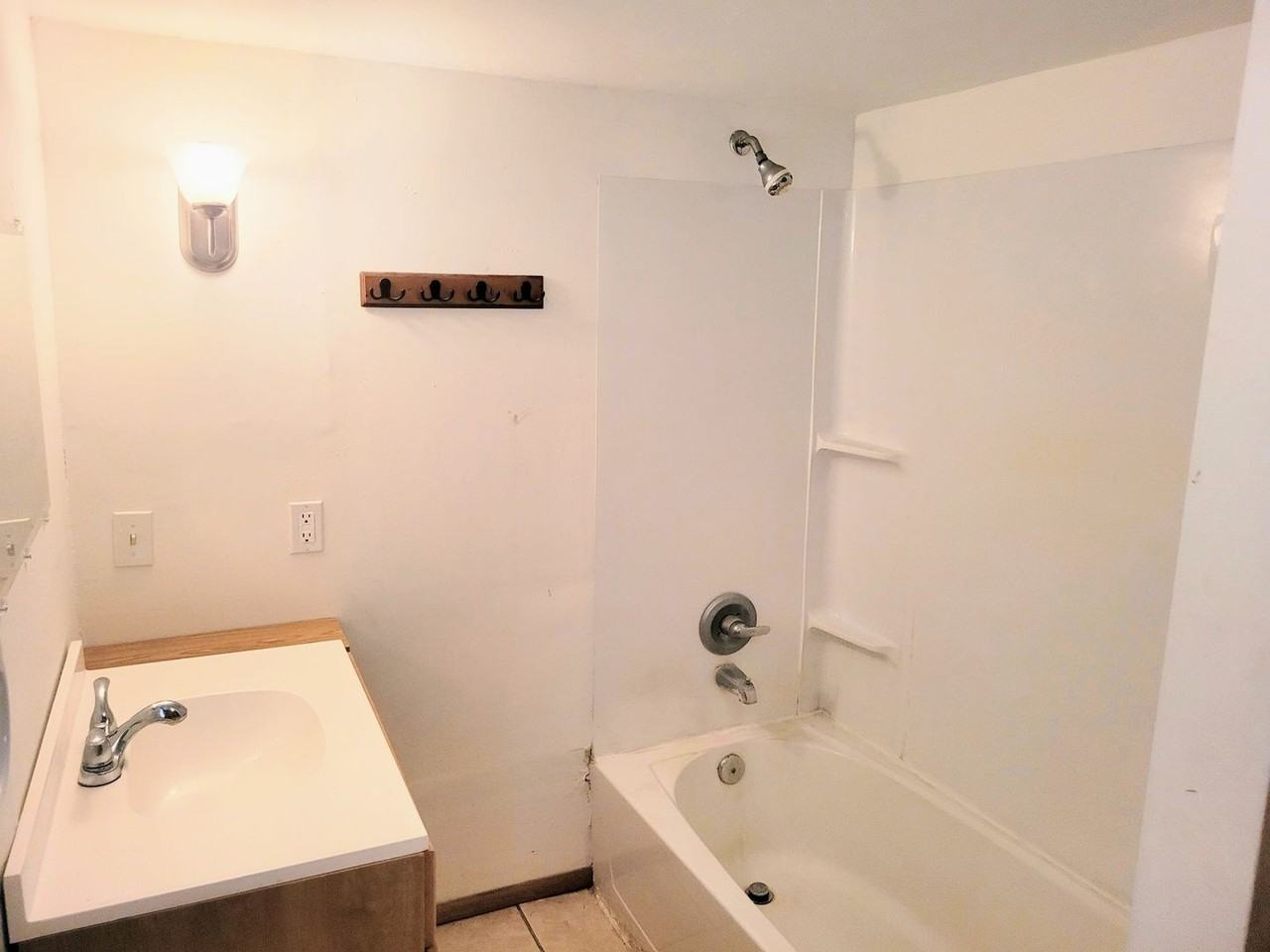 1105 Missouri Ave - Photo 2 of 10