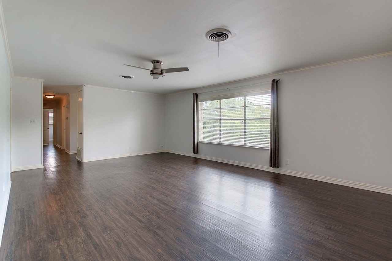 1304 Loma Dr - Photo 3 of 25