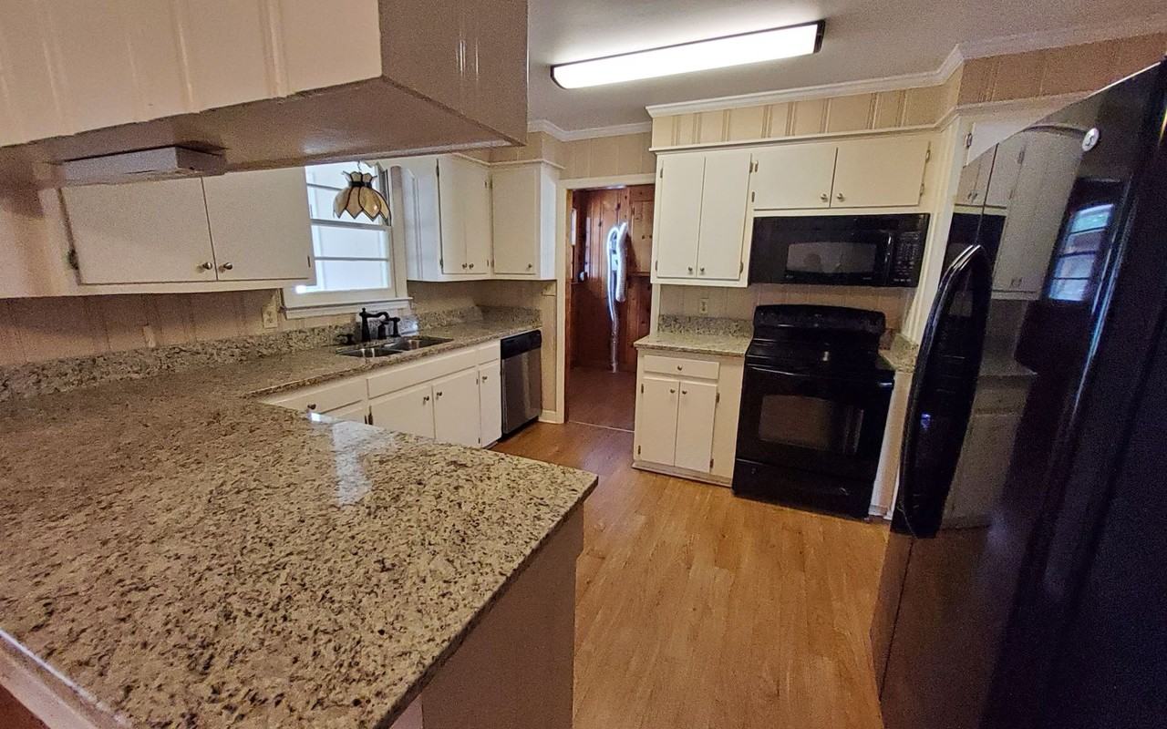 47 Westwood Dr - Photo 4 of 11