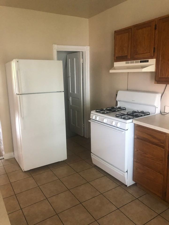 705 W 26th St - Photo 2 of 16