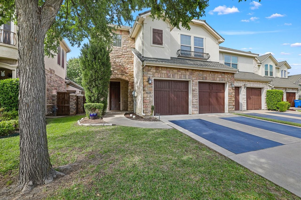 2561 Fountain Cv - Photo 2 of 18