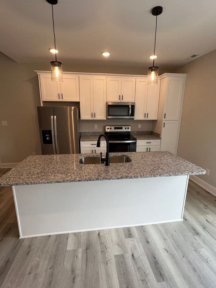 1217 Shallowford St - Photo 4 of 14