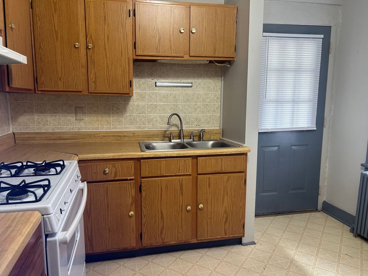 252 E. Walnut St. - Photo 3 of 23