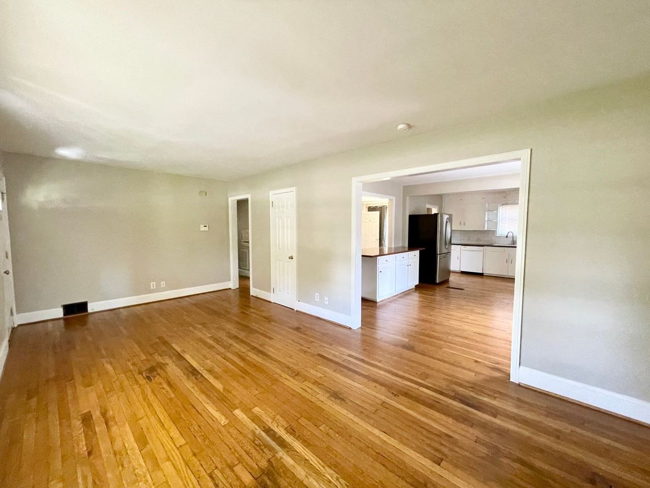 1051 S Holly St - Photo 4 of 23