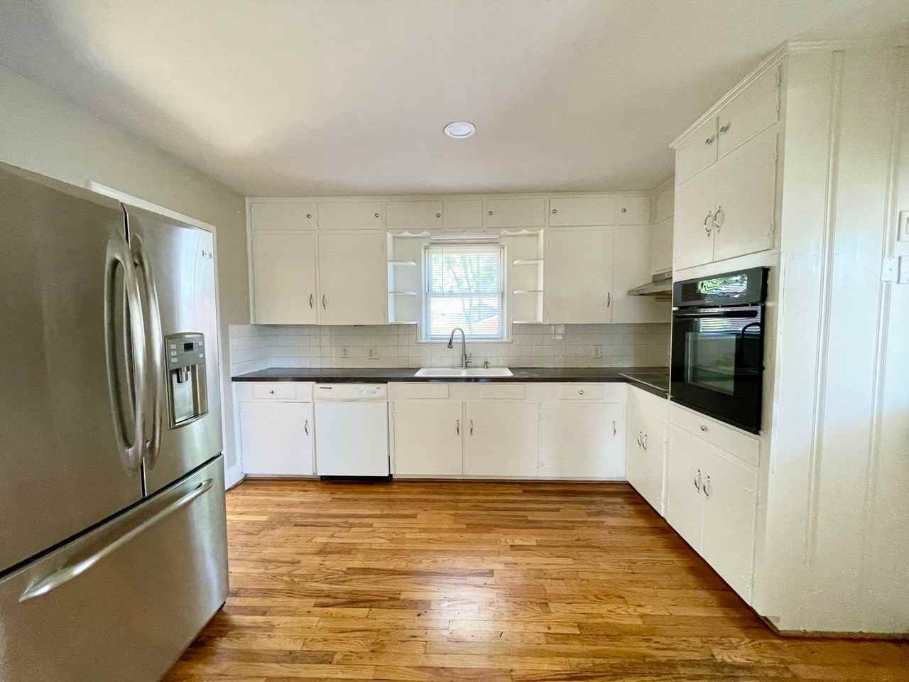 1051 S Holly St - Photo 5 of 23