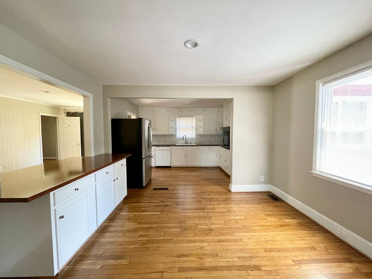 1051 S Holly St - Photo 6 of 23