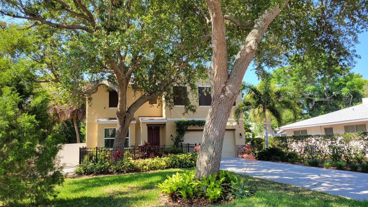 2134 Waldemere St - Photo 2 of 23