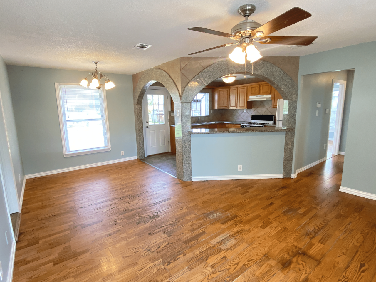 10710 Joaquin Dr - Photo 3 of 15