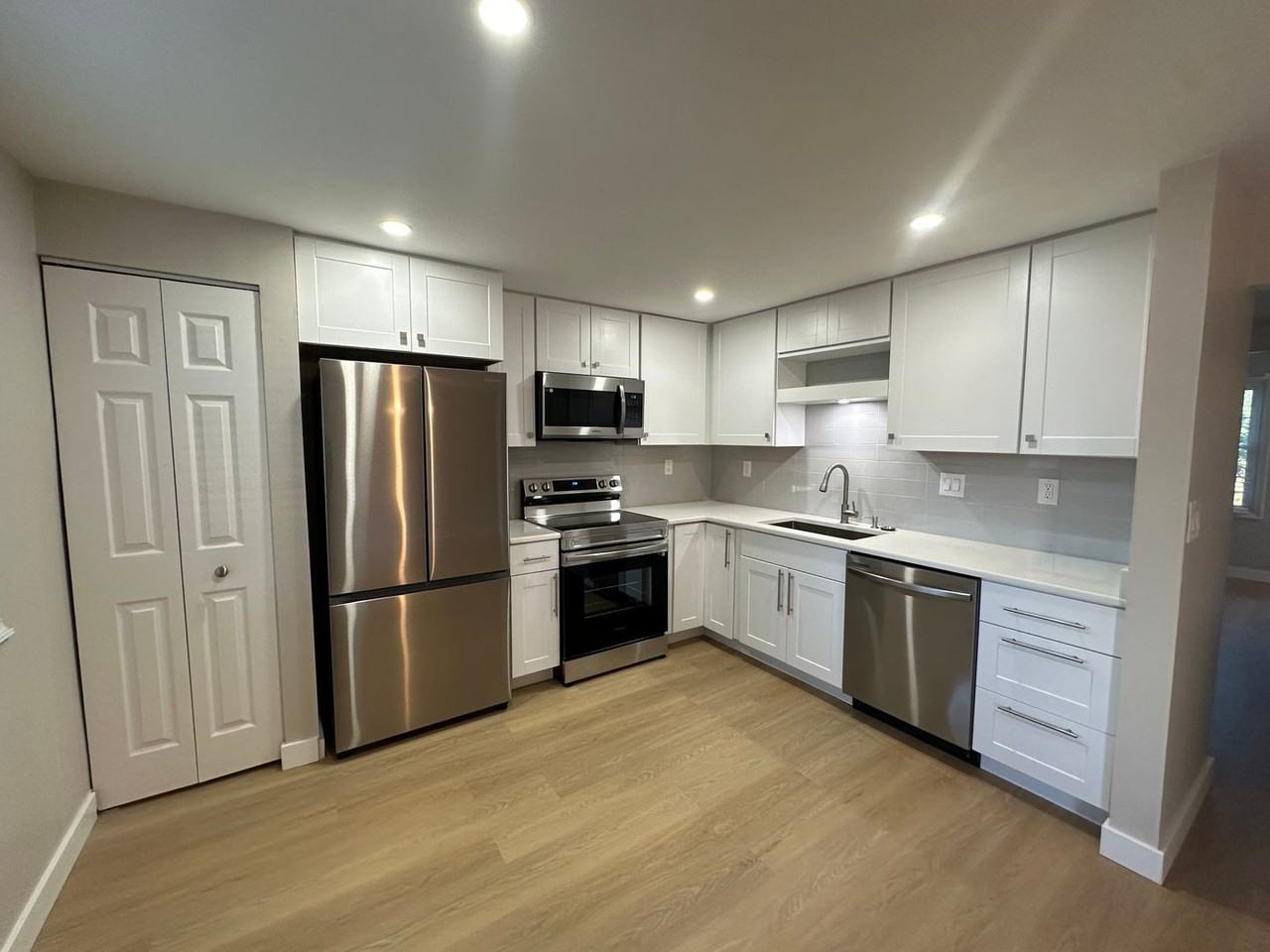 12520 Gemini Way - Photo 6 of 30