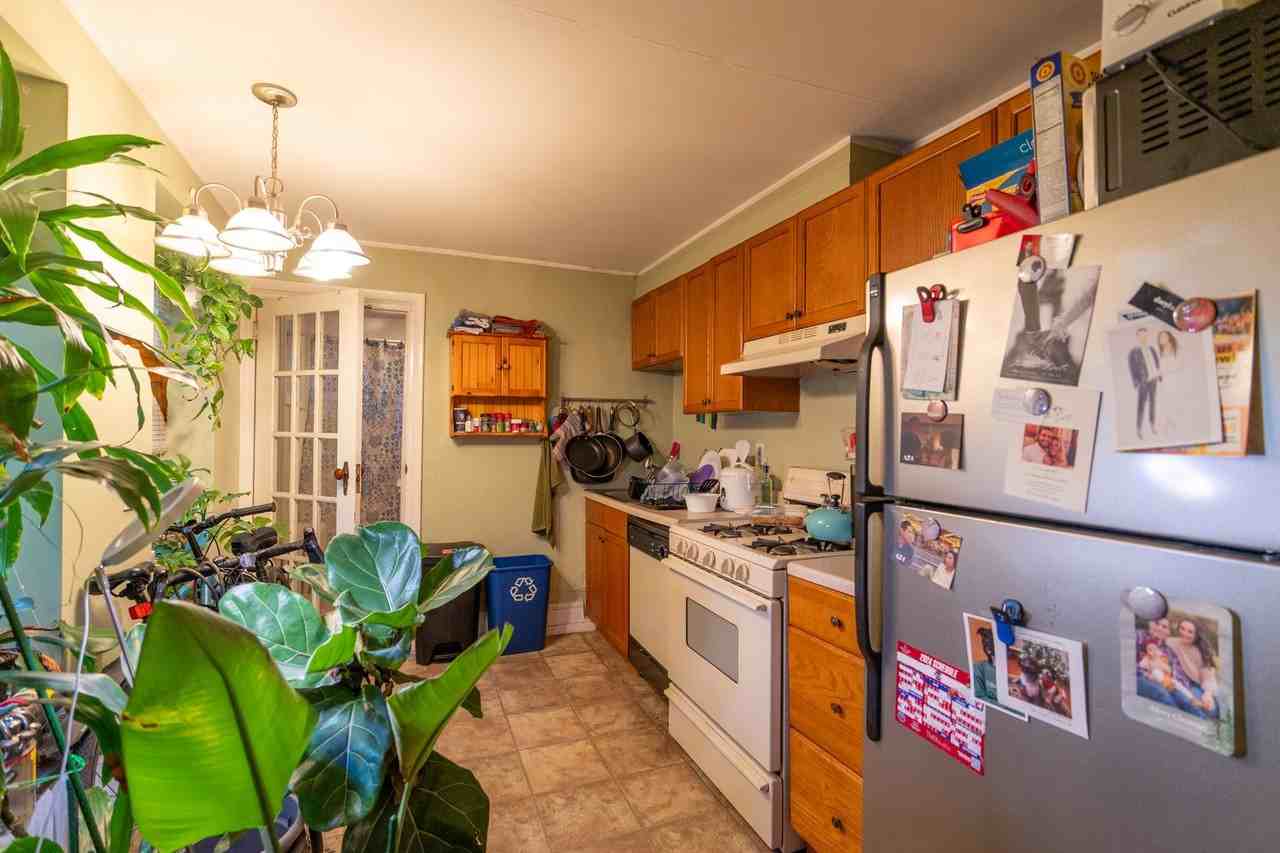 318 Manton St 1st Fl - Photo 2 of 11