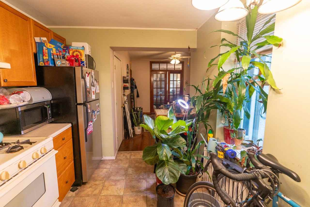 318 Manton St 1st Fl - Photo 5 of 11