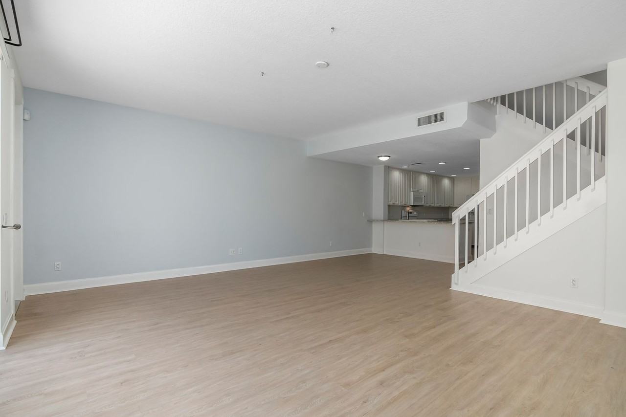 28608 Alessandria Cir - Photo 6 of 33