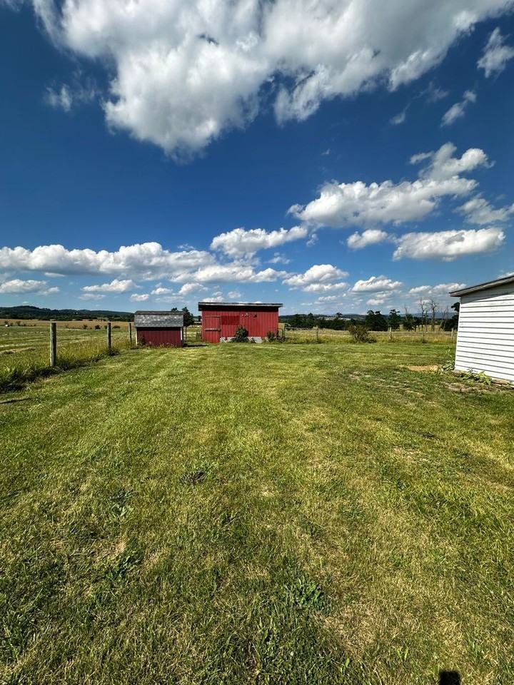 6248 Crossroads Ln - Photo 3 of 10