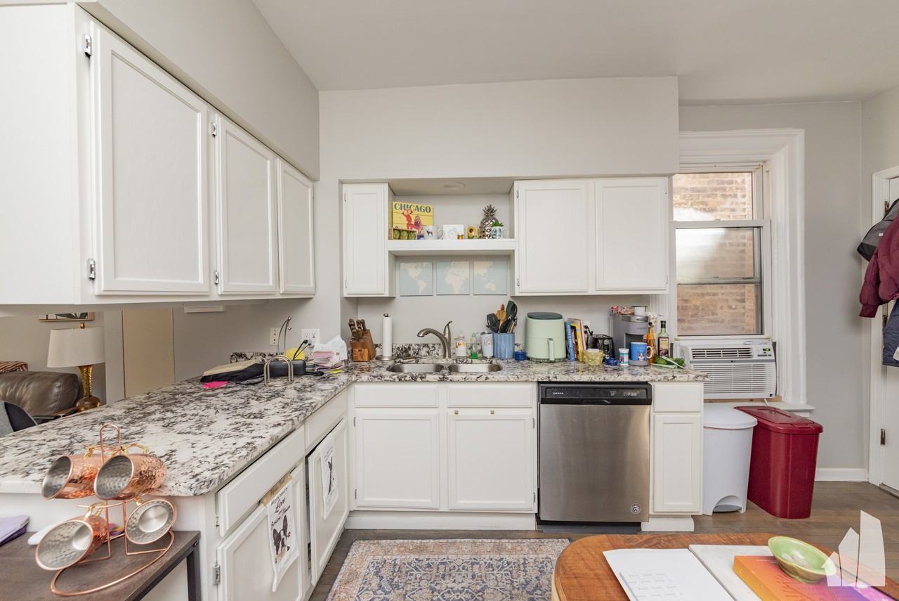 1036 N Honore St #2F - Photo 2 of 13