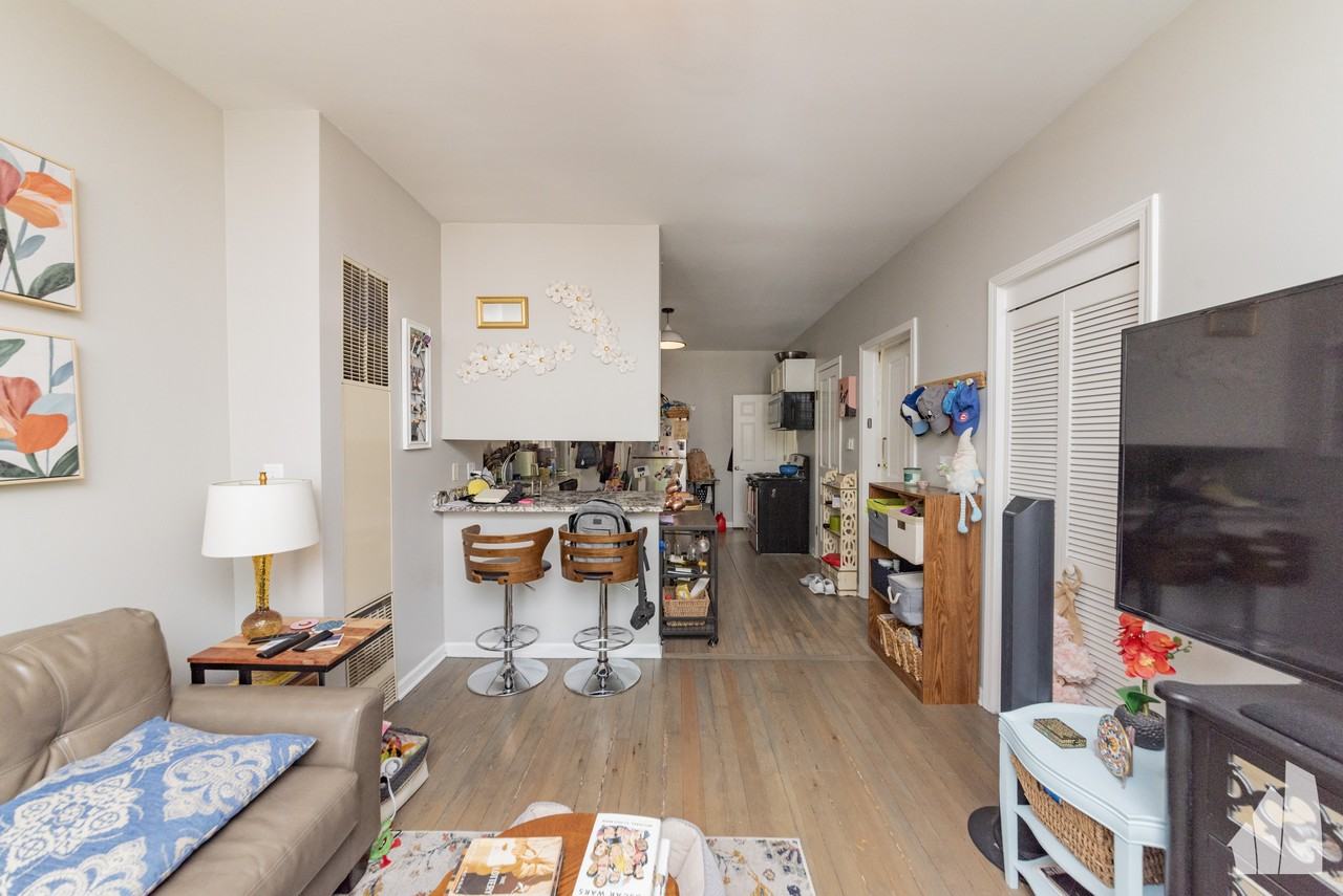 1036 N Honore St #2F - Photo 4 of 13