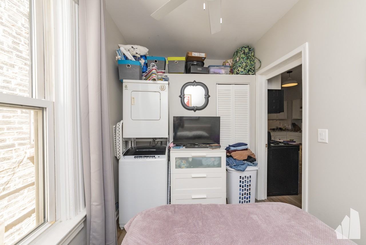 1036 N Honore St #2F - Photo 5 of 13