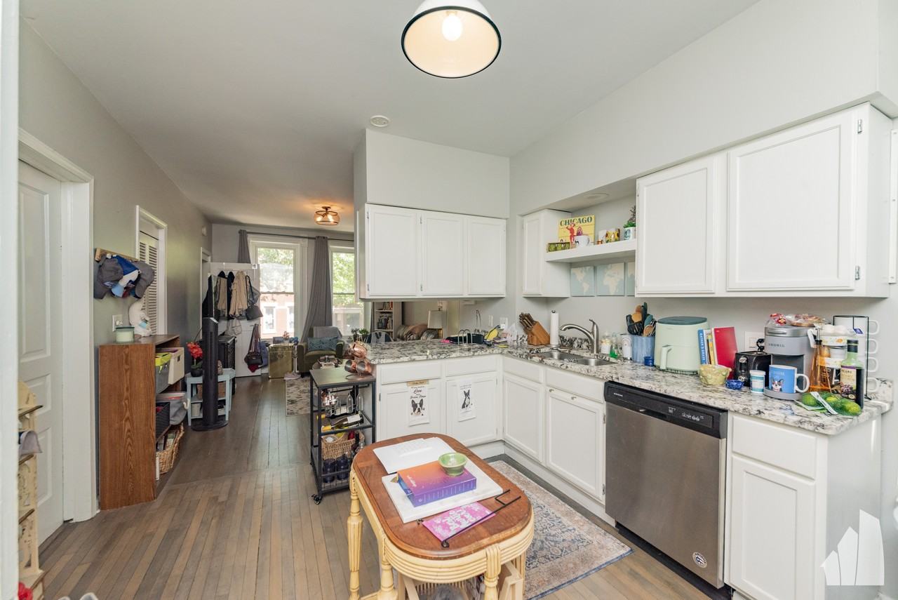 1036 N Honore St #2F - Photo 6 of 13