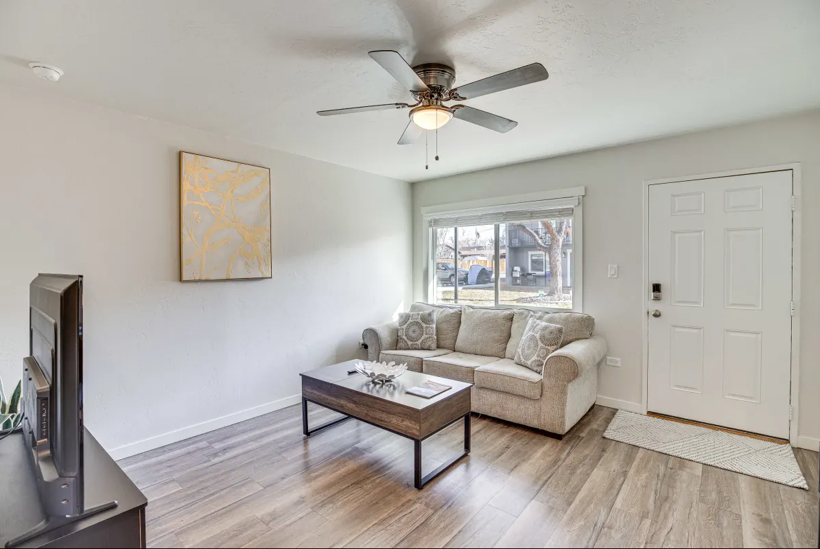 1330 Glenwood Ave #5 - Photo 4 of 12