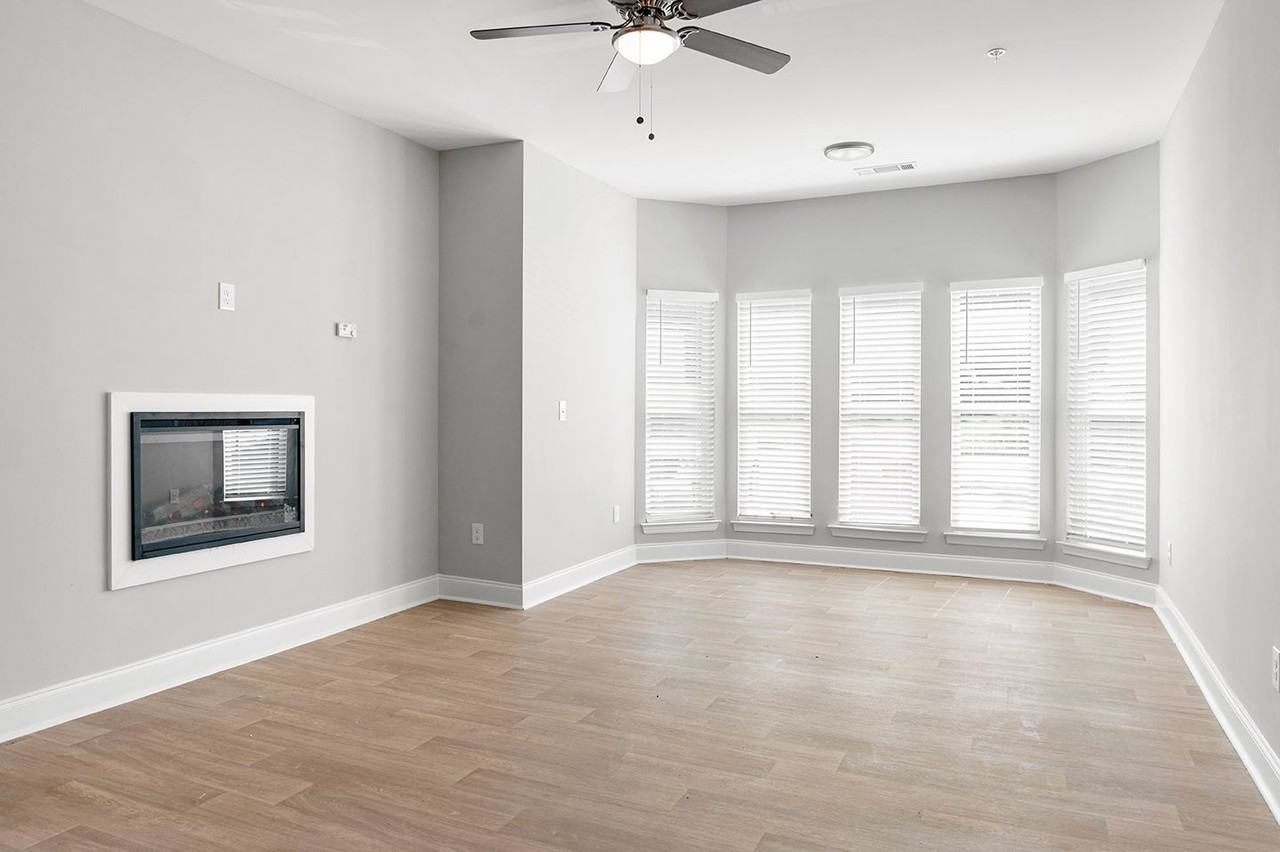 Manchester at Mansell - Photo 7 of 27