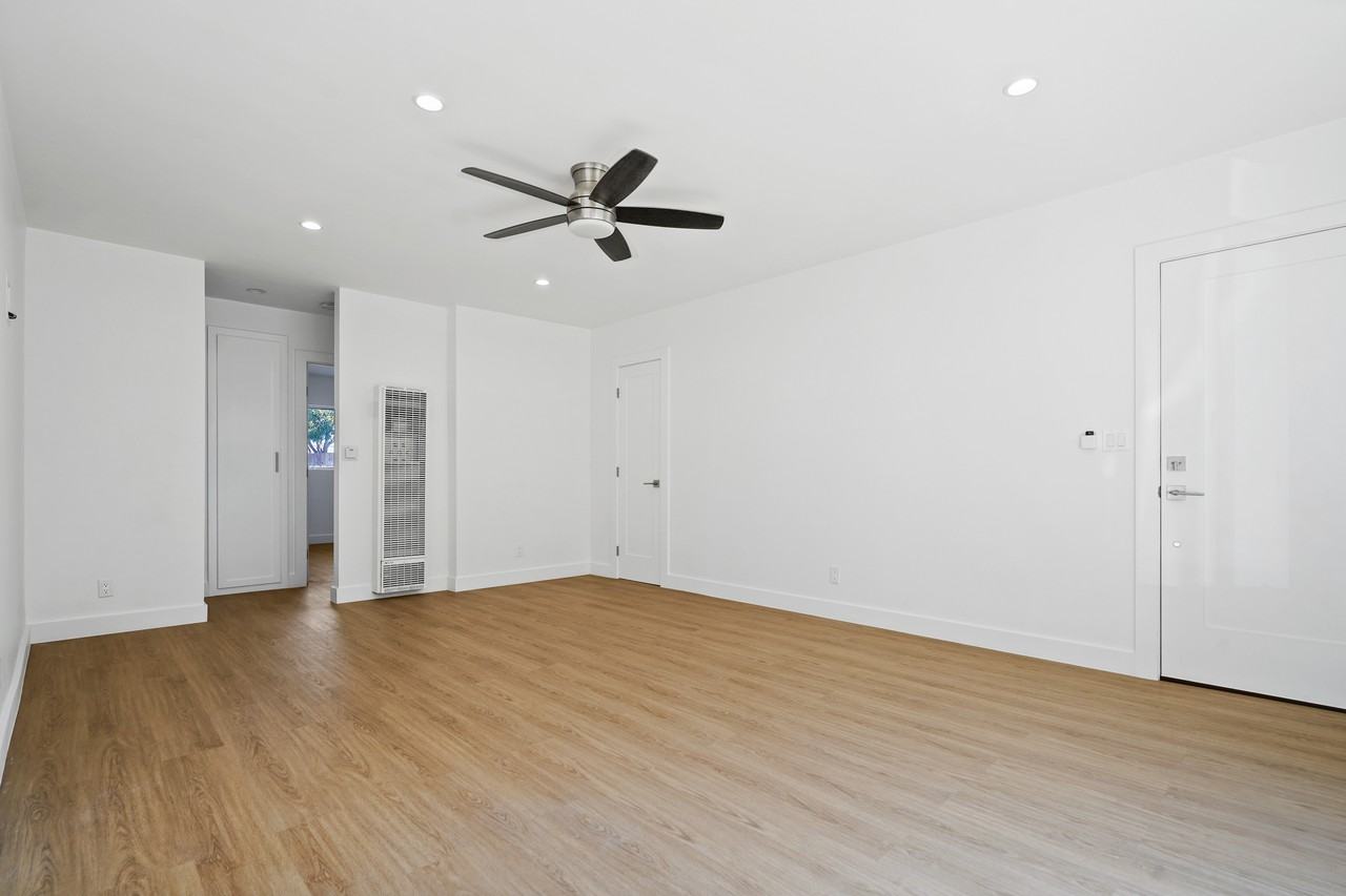 920 Marine Street - Photo 4 of 14