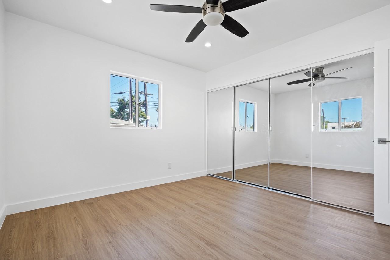 920 Marine Street - Photo 5 of 14