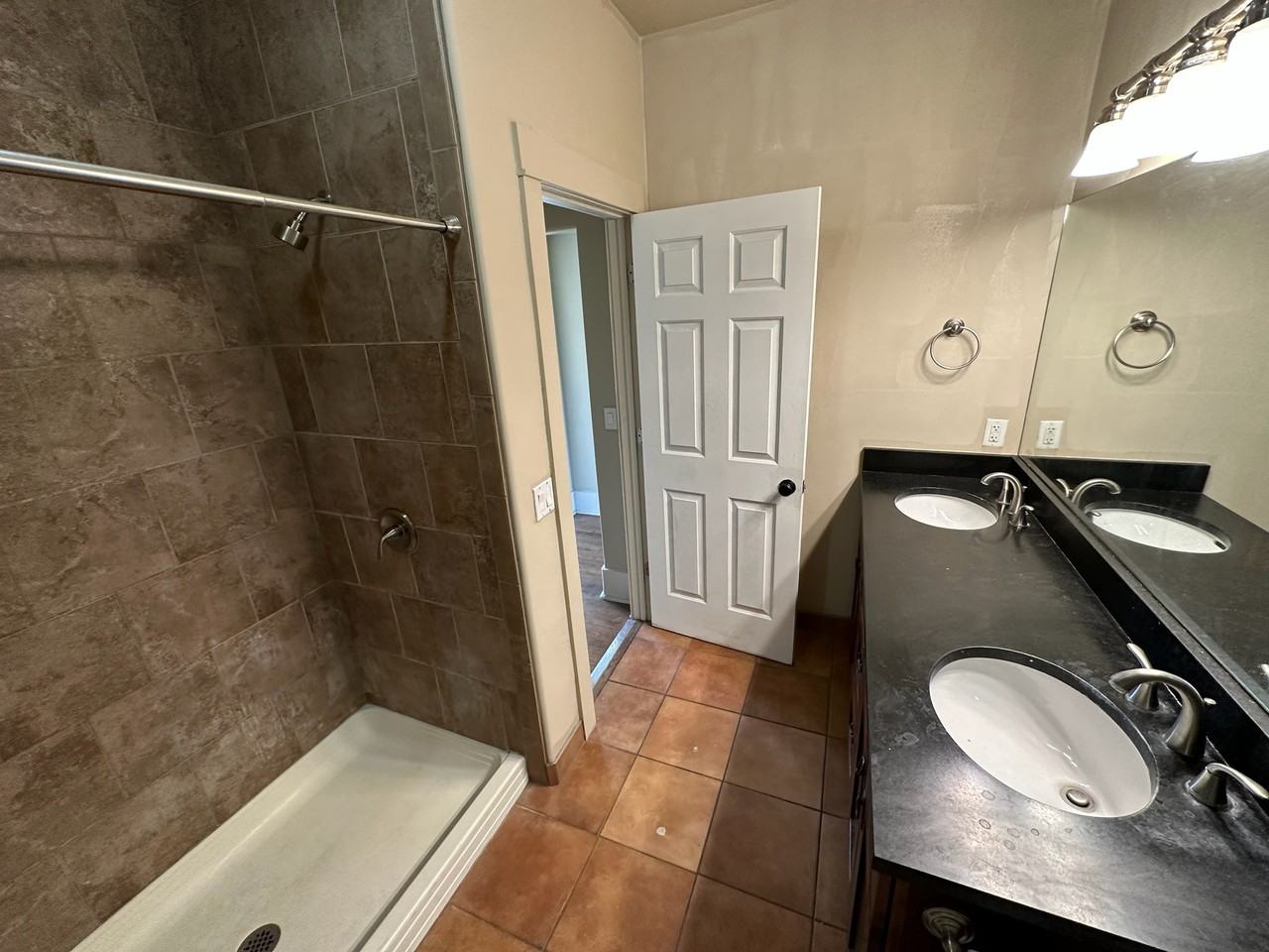 University Rincon Apartments - Photo 5 of 9