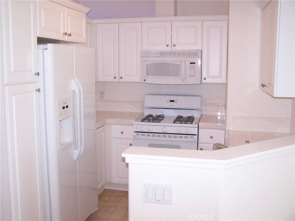 1111 S Positano Ave - Photo 3 of 16