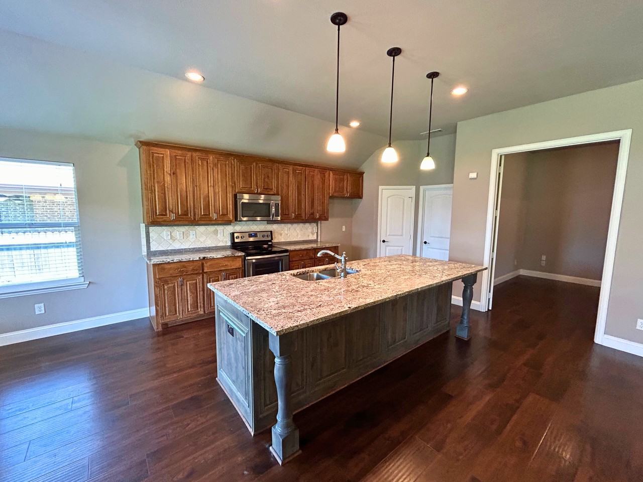 4907 Lakepark Dr #3X2 - Photo 3 of 22
