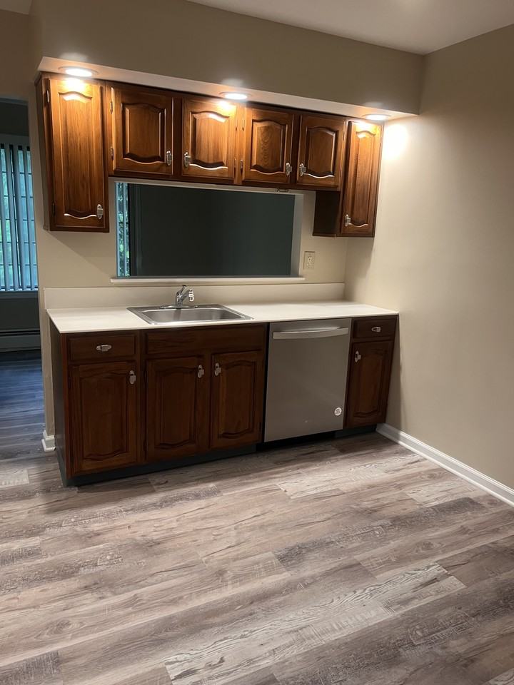 1 Foxwood Drive #J - Photo 3 of 30