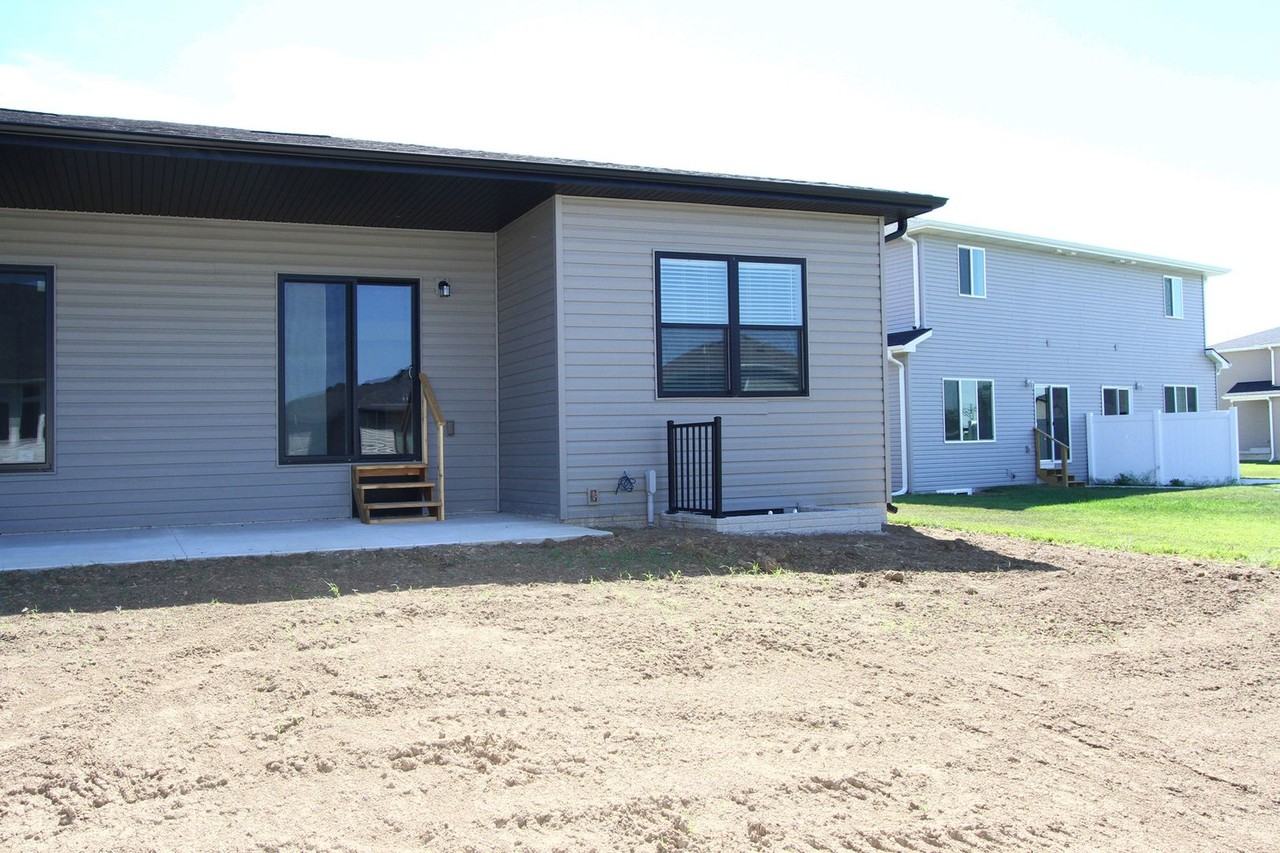 1059 Titan Dr - Photo 3 of 10